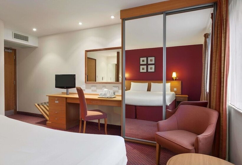 Семейный Номер, Days Inn Stevenage North