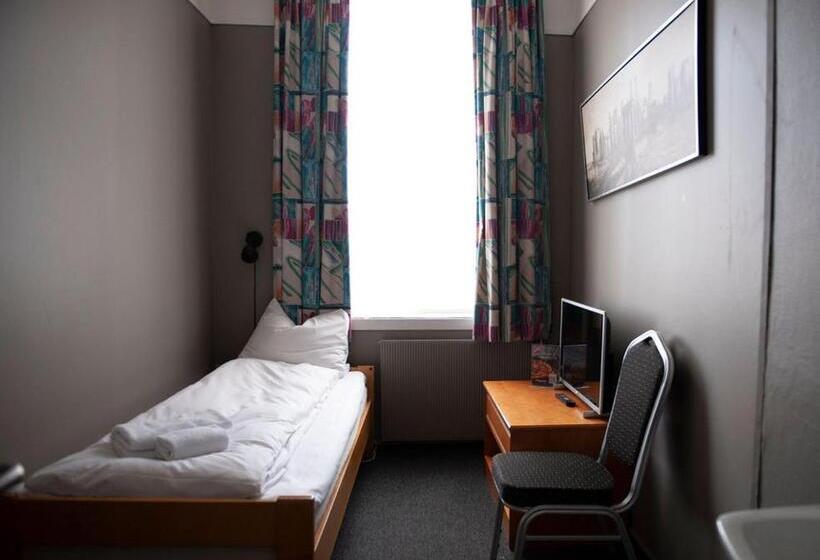 标准单人间共用浴室, Henriks Hotell