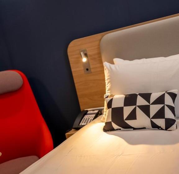 장애인을 위한 스탠다드 룸, Holiday Inn Express   Nice   Grand Arenas, An Ihg