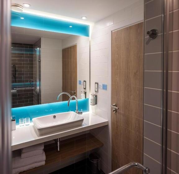 장애인을 위한 스탠다드 룸, Holiday Inn Express   Nice   Grand Arenas, An Ihg