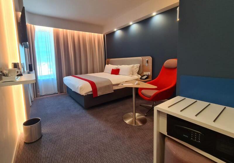 장애인을 위한 스탠다드 룸, Holiday Inn Express   Nice   Grand Arenas, An Ihg