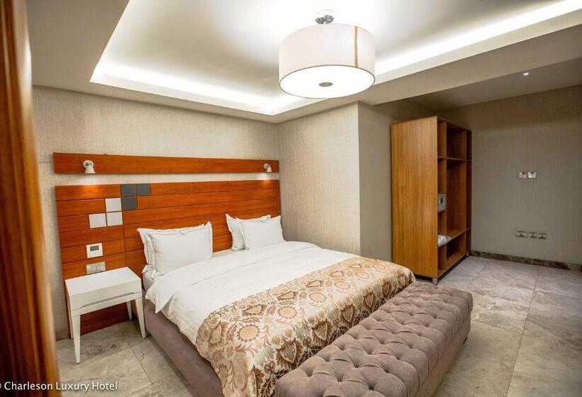 سوییت سوپریور, Charleson Luxury