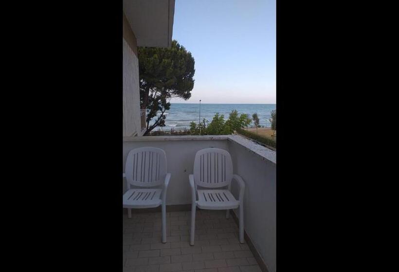 اتاق استاندارد یک نفره, Room In Bb   Quadruple Room For A Totally Relaxing Holiday