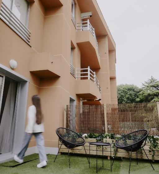 디럭스 룸, Zarey Hostel
