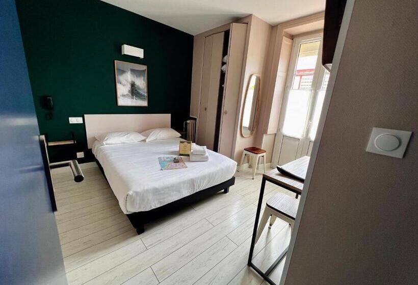 Номер Стандарт, Hôtel Saint James