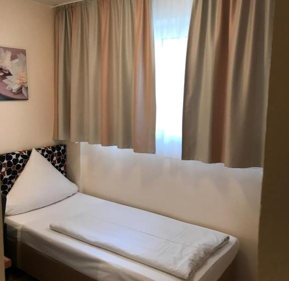Quarto standart individual, Pension Alpha   Frankfurt City Central Station