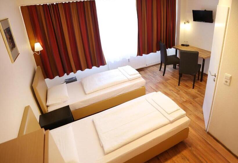 Quarto standard, Pension Alpha   Frankfurt City Central Station