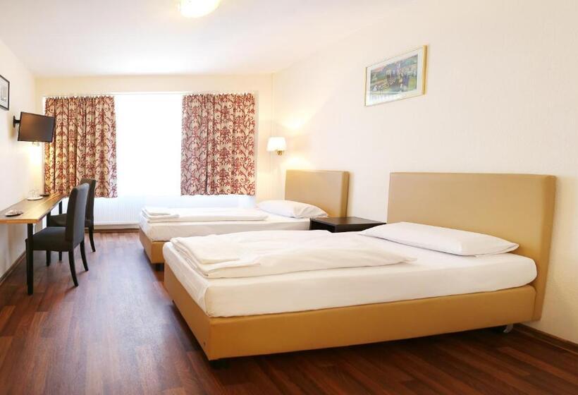 Четырехместный Номер Стандарт, Pension Alpha   Frankfurt City Central Station