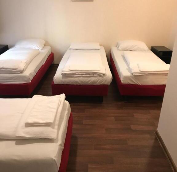 Quarto Quádruplo Standard, Pension Alpha   Frankfurt City Central Station