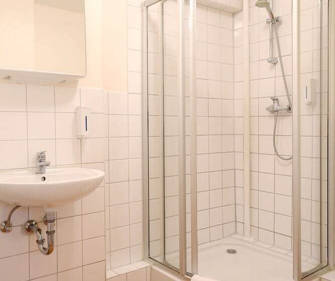 Номер Стандарт, Pension Alpha   Frankfurt City Central Station