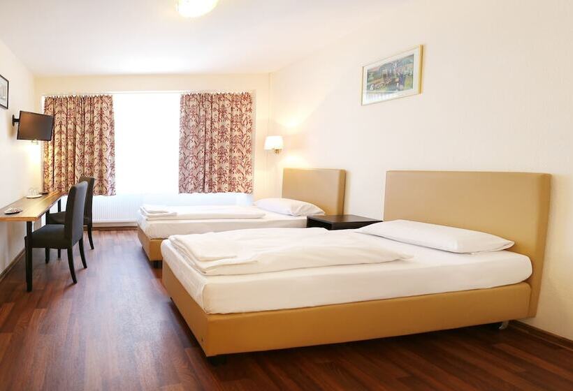 Quarto standard, Pension Alpha   Frankfurt City Central Station
