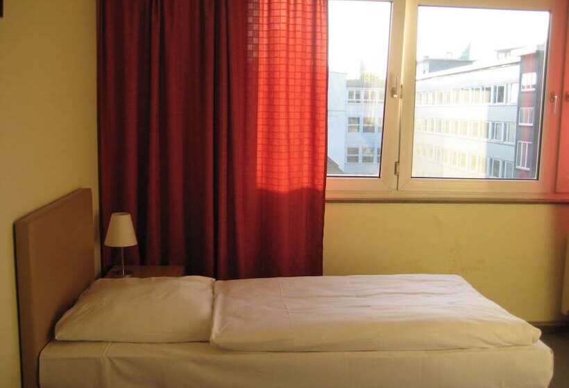 Quarto standart individual, Pension Alpha   Frankfurt City Central Station