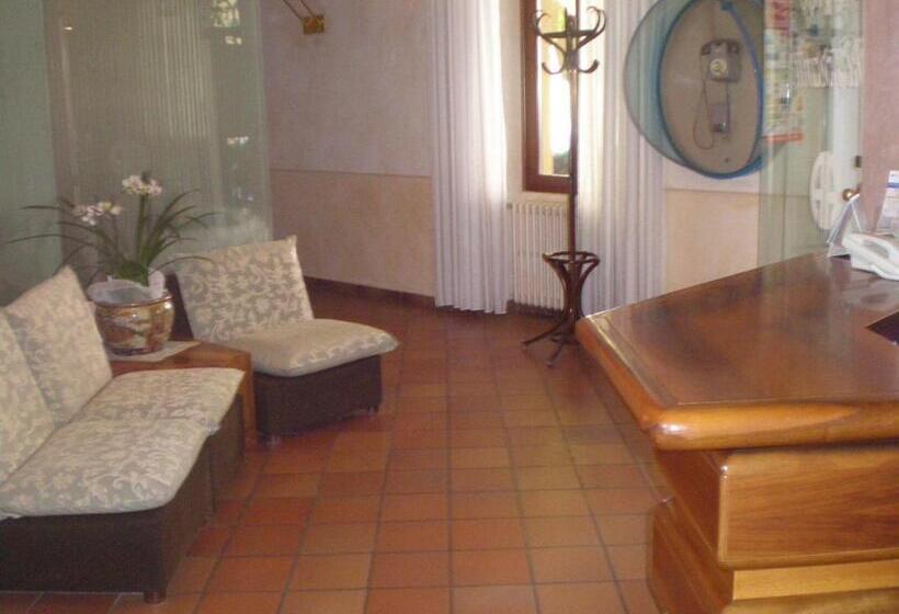 Номер Стандарт с Балконом, Albergo Ristorante Aquila