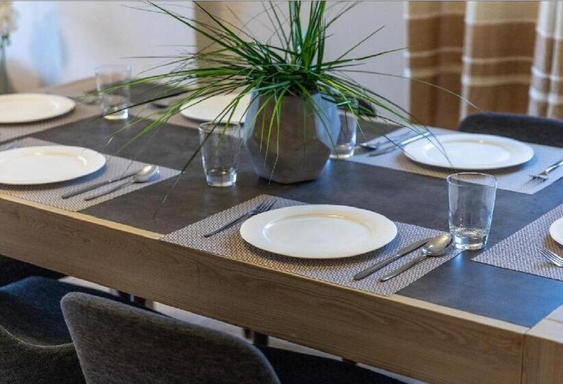 Apartamento 2 Dormitórios, Montecito Apartments