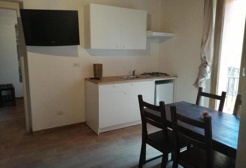 آپارتمان 1 خوابه با بالکن, B&b Andemar Rooms