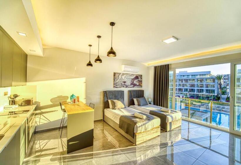 استودیو استاندارد با چشم‌انداز استخر, Courtyard Long Beach Holiday Resort