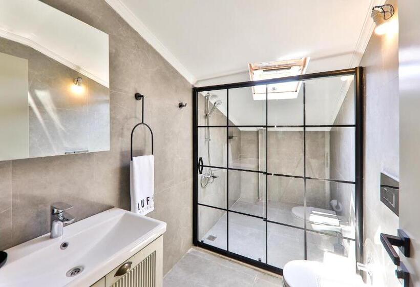 Трехместный Номер Стандарт с Балконом, Luff Suites