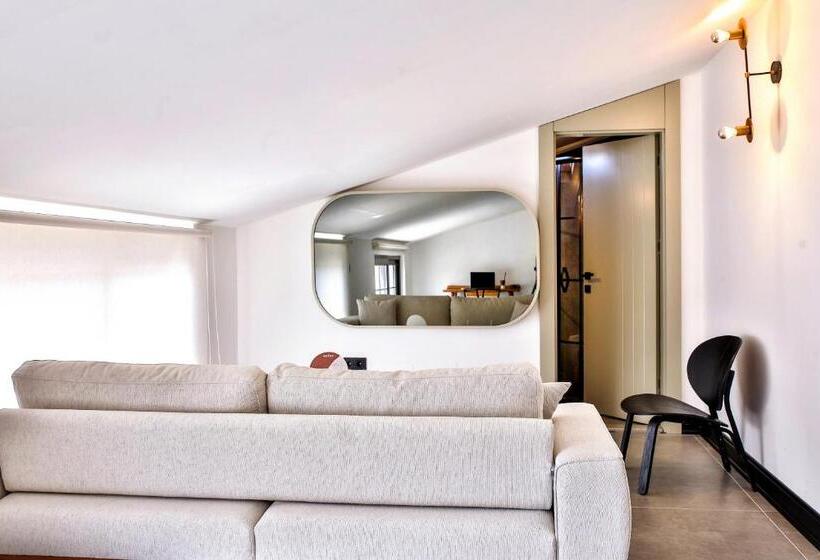 Трехместный Номер Стандарт с Балконом, Luff Suites