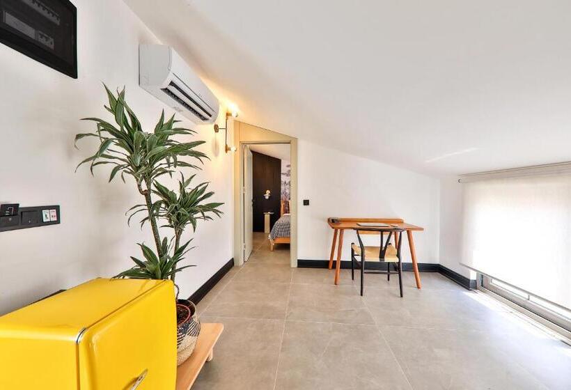 Трехместный Номер Стандарт с Балконом, Luff Suites