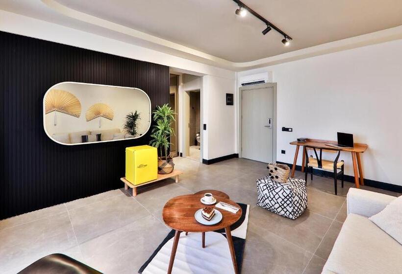 Люкс с Балконом, Luff Suites