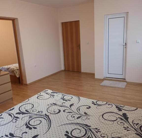 Quarto Familiar, Guest Rooms Bansko