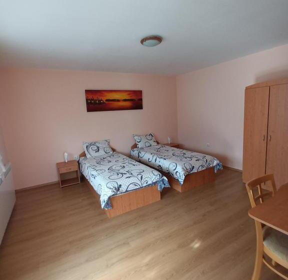 Quarto Quádruplo Estandar, Guest Rooms Bansko