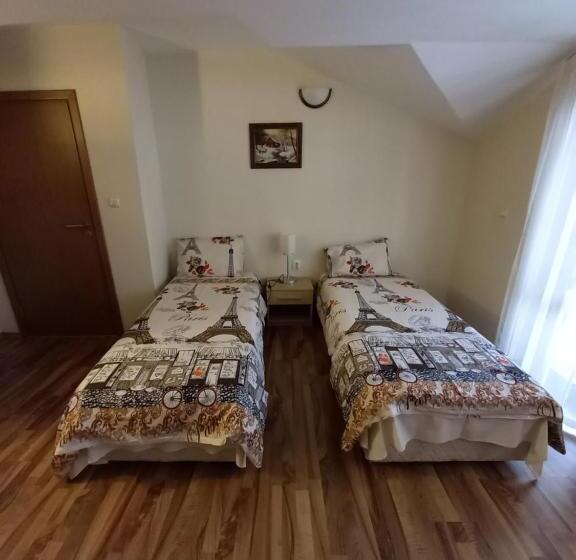 Номер Стандарт с Балконом, Guest Rooms Bansko