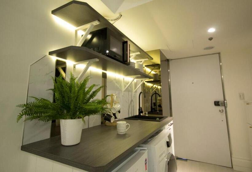 سوییت جونیور با بالکن, 小所在 Urban Abode 所在行旅