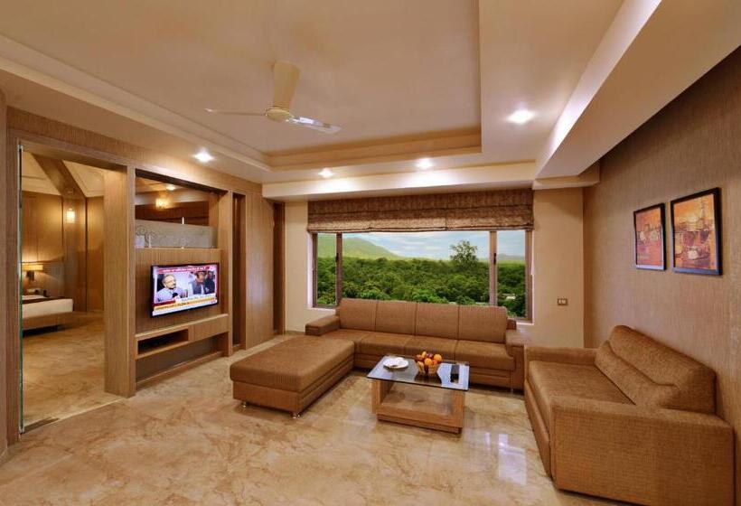 套房, Sarovar Portico Sasangir