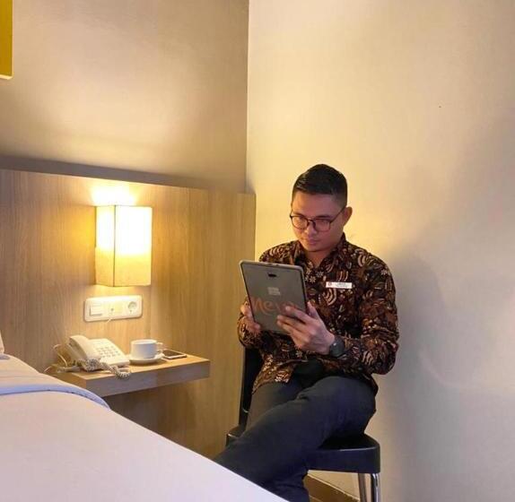 Номер Superior, News Hotel Waru Sidoarjo