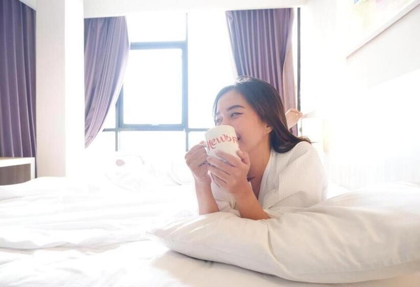 Номер Superior, News Hotel Waru Sidoarjo