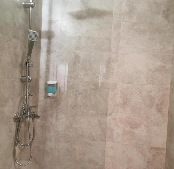 استودیوی استاندارد, Dnt House & Spa