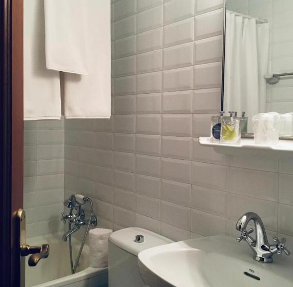 Четырехместный Номер Стандарт, Hostal Can Maret