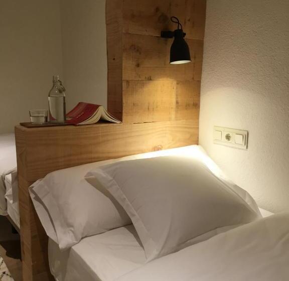 Четырехместный Номер Стандарт, Hostal Can Maret