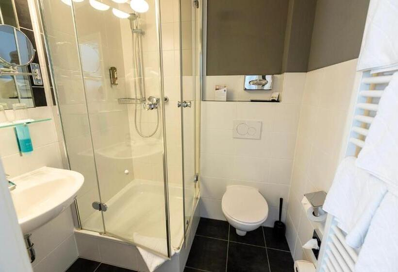Номер Комфорт, Comfort Hotel Tom Kyle