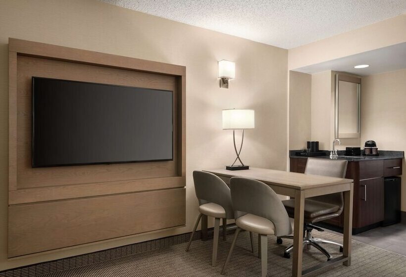 Люкс, Embassy Suites By Hilton Cleveland Rockside
