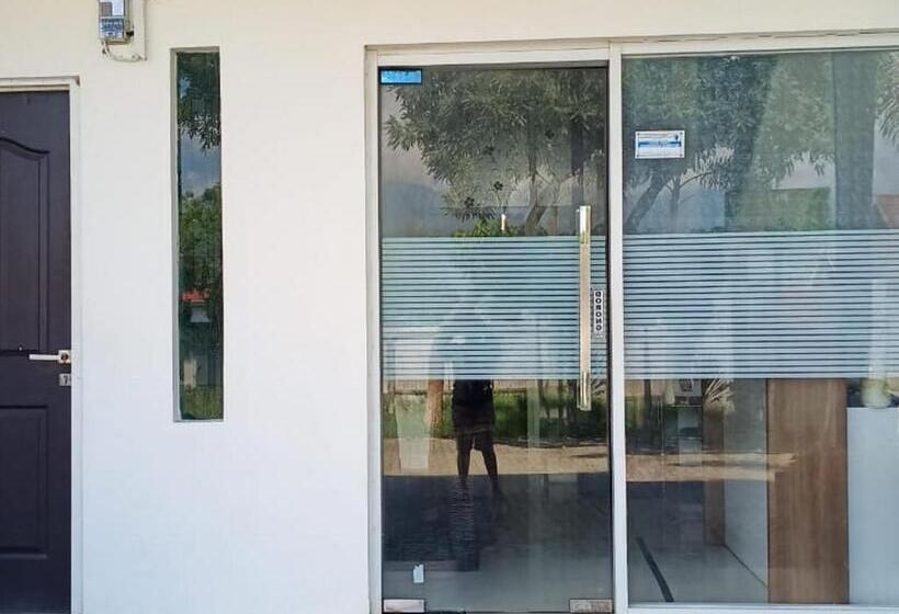 스탠다드 룸, Fidelia Homestay Palu Mitra Reddoorz