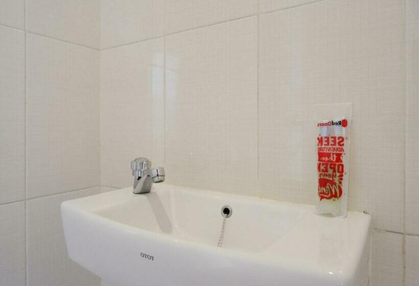 Номер Стандарт, Reddoorz Near Exit Tol Banyumanik 2