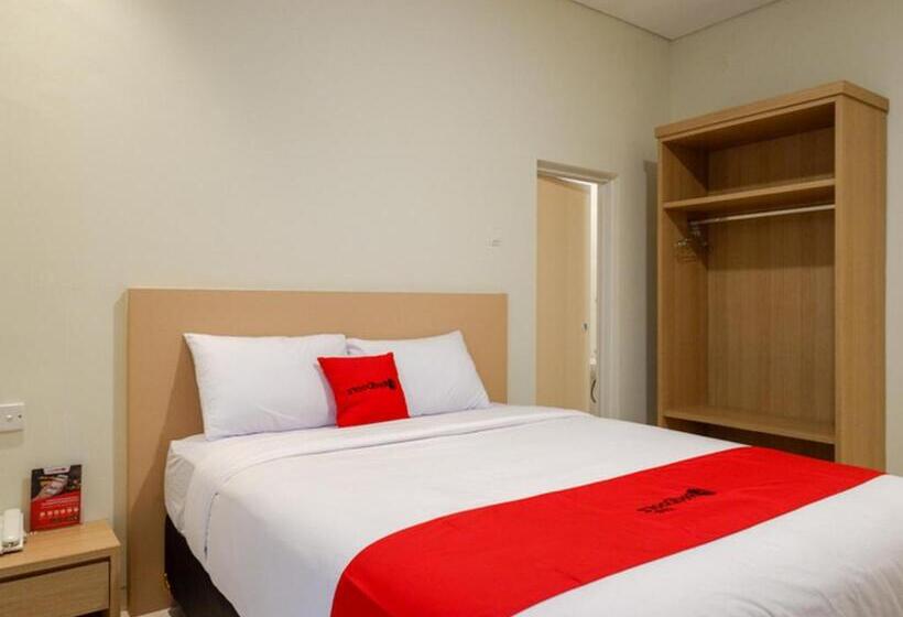 Номер Deluxe, Reddoorz Near Exit Tol Banyumanik 2