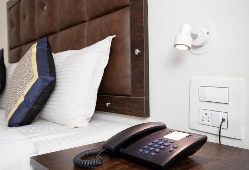 Номер Deluxe, Good Will Residency   Cyber City Gurgaon