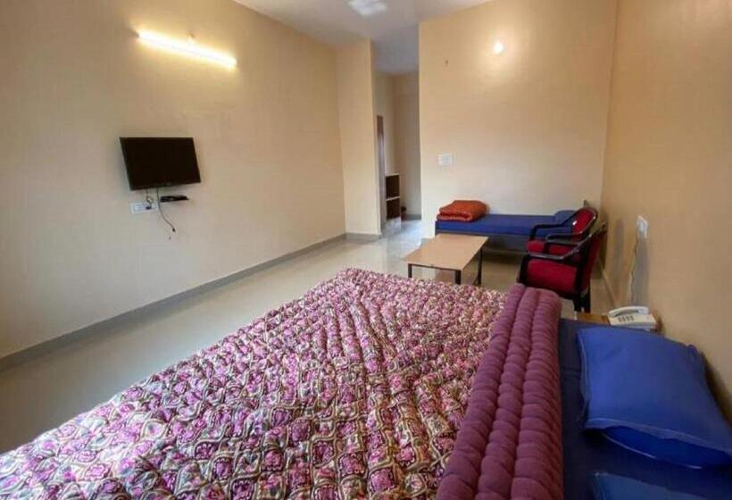 디럭스 룸, Goroomgo Kanara Hotel Bhimtal   Parking Facilities   Excellent Service