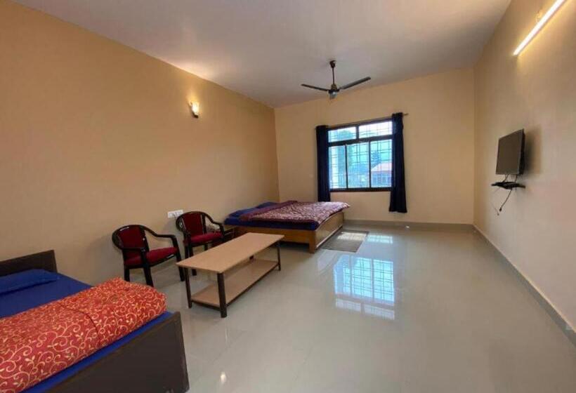 수피리어 룸, Goroomgo Kanara Hotel Bhimtal   Parking Facilities   Excellent Service