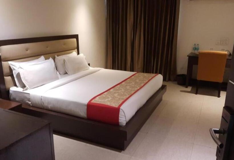 Deluxe Room, Zenith Hotel   Delhi Airport