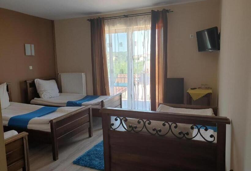 Четырехместный Номер Стандарт, Regent Garden