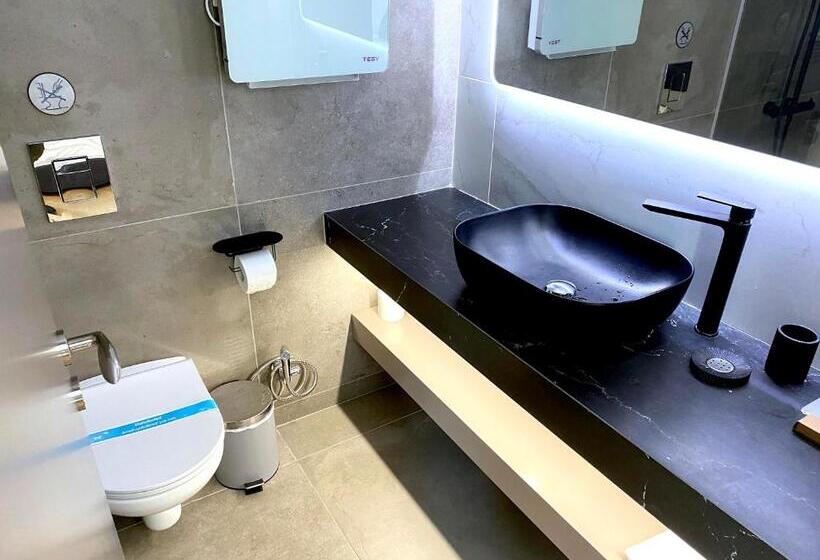 חדר אקונומי, Urban Habitat Executive Suites
