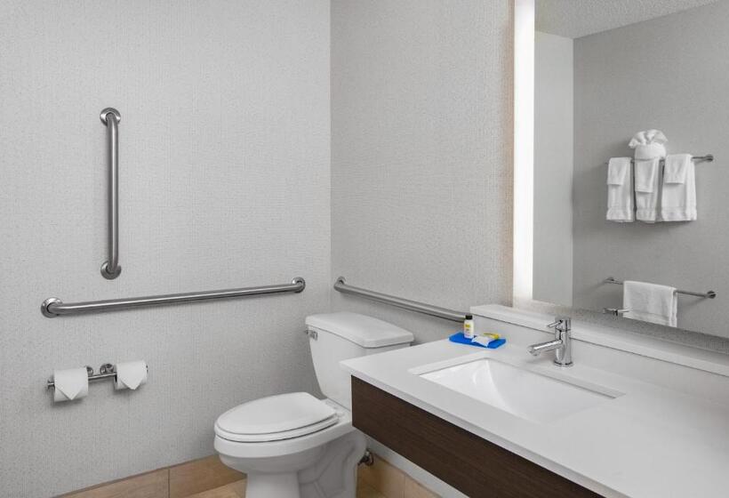 Номер Стандарт Адаптированный для Инвалидов, Holiday Inn Express Hotel & Suites Altoona Des Moines, An Ihg