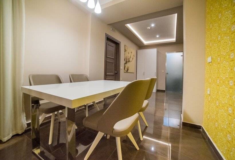 Королевский Люкс, Koukounaria Hotel & Suites