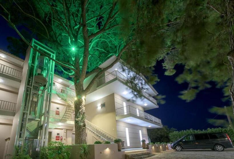 Полулюкс, Koukounaria Hotel & Suites