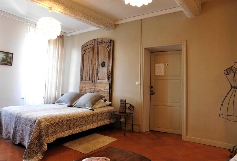 Номер Стандарт, Prieuré Saint Louis Maison D Hôtes