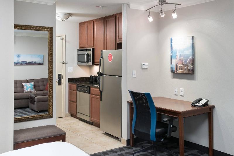 带大床的标准工作室, Towneplace Suites Fort Worth Downtown